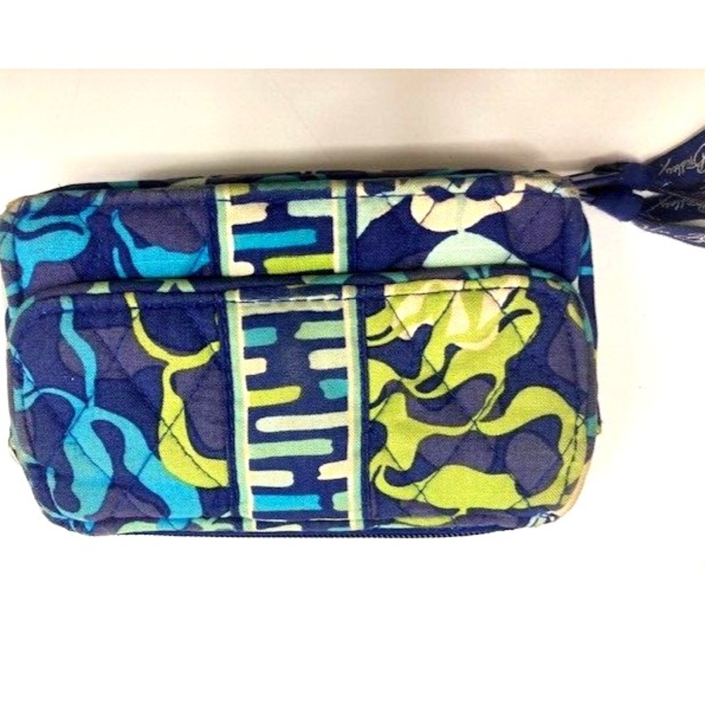 VERA BRADLEY Quilted Cotton Small Wallet Clutch/Midnight Blues Retired Floral